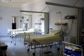 Alertă sanitară! Doi oameni au murit după ce ar fi consumat brânzeturi contaminate cu o bacterie extrem de (…)