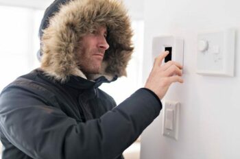Cum să încălzești mai ieftin locuința în sezonul rece. O alternativă surprinzătoare la lemnele de foc