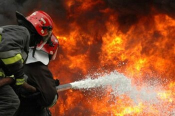 Arde o pensiune din Mahmudia, în Delta Dunării. Flăcările s-au extins și la restaurant