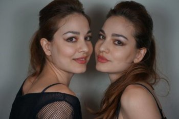 Gemenele de la trupa Indiggo, probleme cu legea în Statele Unite. Cele două artiste au fost reținute de mai multe ori