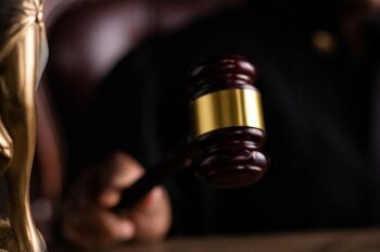 Judecătoare din București, trimisă în judecată pentru că în 4 ani nu a dat o sentință penală: 4 inculpați pentru (…)