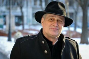 La mulți ani, Mircea Dinescu! ”Sunt tânăr, doamnă, tânăr!”