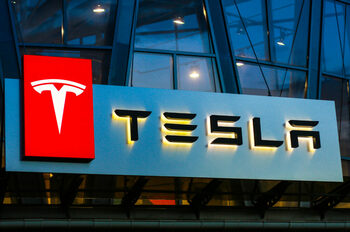 Tesla a ajuns la o înțelegere confidențială în procesul unui accident mortal din 2019
