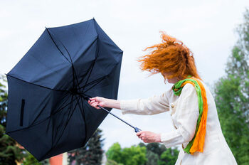ANM a emis cod galben de VÂNT puternic pentru 11 județe. Cât timp este valabilă avertizarea meteo