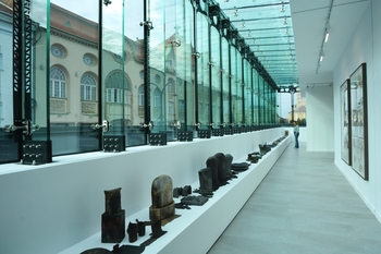 NOCA, primul centru de artă contemporană din Oradea, inaugurat cu expoziţia „Un sfinx, bestie şi fată; unicorn, (…)