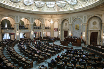 Ședințele de la Senat și Camera Deputaților, marcate de blat și aranjamente politice