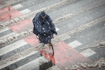 Ploi, lapoviță și ninsoare în România. Temperaturile nu vor mai trece de 13 grade