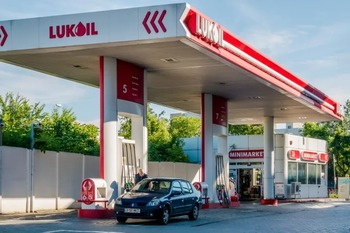 Lukoil își vinde activele din străinătate: rafinăria Petrotel din Ploiești ar putea avea un nou proprietar