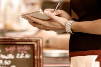 Un bacșiș de 200 de dolari de la patru turiști a înfuriat o chelneriță: „Din cauza asta îmi urăsc jobul”