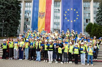 VIDEO/ Republica Moldova: Peste 1400 de copii au participat la Programul Educațional „Excursia Europeană”