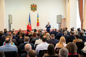 Premierul Dorin Recean, în discuții cu oamenii de afaceri: „Prin investiția din Planul de Creștere cu UE întărim (…)