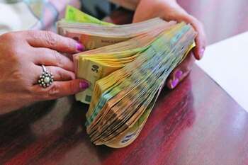 Culmea tupeului! În timp ce se vorbea despre austeritate și tăieri, și-au majorat semnificativ salariile