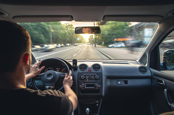 Fără mașini poluante în București! Categoriile de autoturisme care vor avea accesul interzis în Capitală