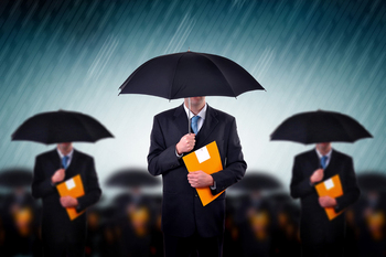 Avertismentul analiştilor: Urmează o furtuna perfectă, dar guvernele lumii şi investitorii continuă să privească de (…)