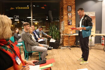 Despre arta şi curajul vorbitului în public, la Maratonul de Discursuri Toastmasters Oradea