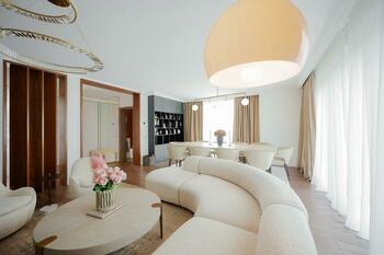 Cât costă azi o vilă premium într-o zonă de top, pe dealurile Oradiei, cu panoramă spre oraș?