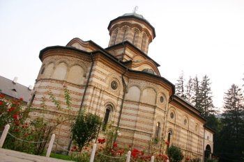 Mormântul lui Mircea cel Bătrân de la Mânăstirea Cozia, redeschis după un secol