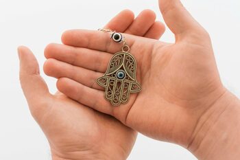Ghidul cadoului spiritual: când și cui dăruiești un talisman