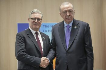 Erdogan îl primește pe premierul britanic Keir Starmer la Ankara. Președintele Turciei vrea să cumpere avioane (…)