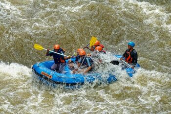 TOP 5 aventuri extreme pe care le poți documenta cu echipamente profesioniste