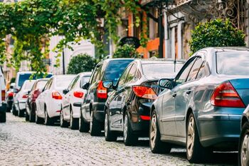 500 de lei amendă dacă parchezi pe un loc care nu e al tău. Orașul din România în care se aplică noua regulă