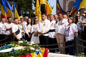 George Simion, alături de parlamentarii, membrii și simpatizanții Alianței pentru Unirea Românilor (AUR), la Țebea