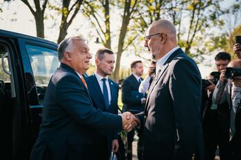 A început Congresul UDMR. Sunt prezenţi premierii României şi Ungariei. Mesajul lui Kelemen Hunor pentru Ilie (…)