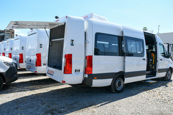 Consiliul Județean Bihor a recepționat 25 de microbuze școlare electrice