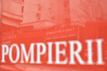 Cinci pompieri au fost răniţi după ce autospeciala ISU s-a răsturnat pe DEx12, în Argeş