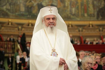 Reacția BOR după ce un drapel cu simboluri fasciste a fost arborat la mormântul Părintelui Ilie Lăcătușu: „Contravin (…)