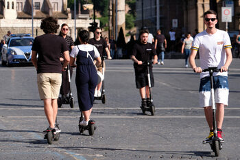 Permisul ar putea deveni OBLIGATORIU pentru trotinete și biciclete electrice. Proiectul de lege depus în Parlament (…)