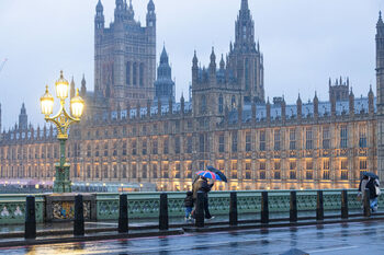 Promisiunile laburiștilor, în aer: Guvernul britanic nu exclude majorări de taxe