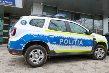 Un livrator străin a fost lovit și insultat pe o stradă din Popești-Leordeni, în urma unei șicanări în trafic