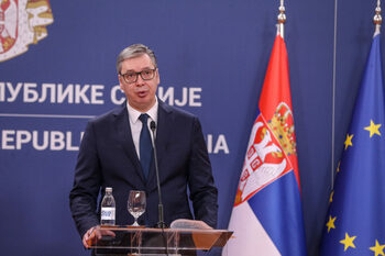 Vucic respinge cererile protestatarilor și promite noi arestări după ciocnirile din Belgrad