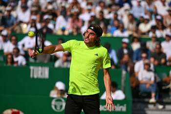 Starul tenisului Stefanos Tsitsipas, pieton pentru un an de zile