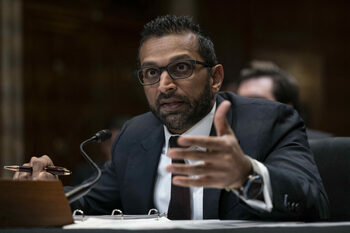 Directorul FBI a vizitat China pentru pentru discuții privind traficul de fentanil