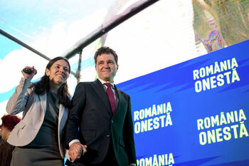 Nicușor Dan spune că are nevoie de liniște pentru nunta cu Mirabela Grădinaru. Prima Doamnă, tot mai implicată în (…)