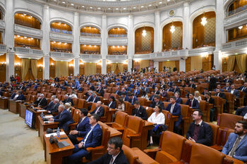 Plenul reunit al Camerei Deputaților și Senatului VOTEAZĂ noul cabinet Bolojan la ora 16:30
