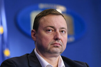 Autostrada Sibiu-Pitești: Turnarea betonului rutier finalizată în prima galerie a tunelului Momaia