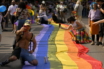 UE solicită Ungariei să revoce interdicţia privind marşul Pride