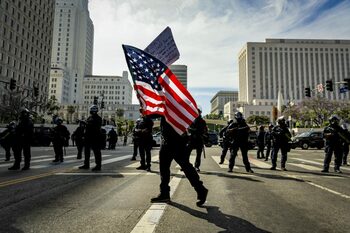 Raidurile administrației Trump împotriva imigranților, oprite temporar în Los Angeles