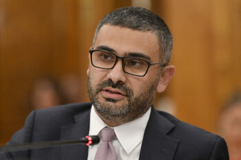 Ministerul Muncii găzduiește o primă dezbatere privind Legea de plată a pensiilor private, după ce proiectul a ajuns (…)