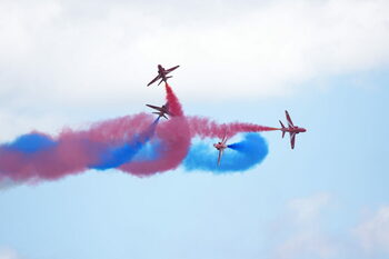 Red Arrows își anulează participarea la show-urile aeriene din Polonia și România