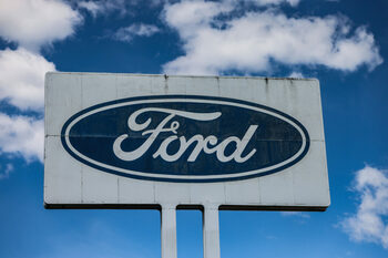 Ford recheamă peste 290.000 de vehicule în SUA din cauza unei probleme cu sistemul camerei video