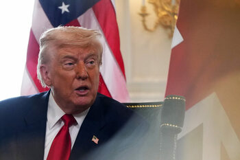 Trump îi laudă pe regele Angliei și premierul Starmer: Charles „este prietenul meu” și un „gentleman elegant”
