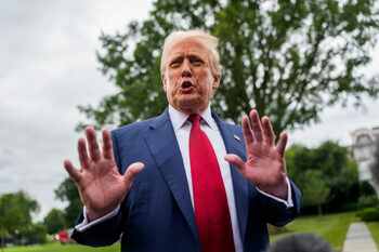 SUA: Trump anunță un tarif de 100% pentru importurile de cipuri semiconductoare