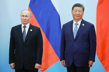 Putin și Xi Jinping, surprinși vorbind cu microfonul deschis. Subiectul neobișnuit al discuției dintre cei doi lideri