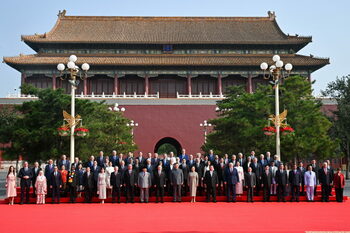 Ce mănâncă Xi Jinping, Putin, Kim Jong-un la masa oficială. Presa de stat a publicat meniu. La eveniment participă (…)