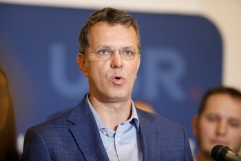 În Opoziție, Moșteanu & USR înfierau „impostura academică” și cereau „curățenie morală” în Guvern. Gândul (…)