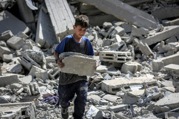 Peste 10.000 de palestinieni, îngropați sub dărâmături în Fâșia Gaza